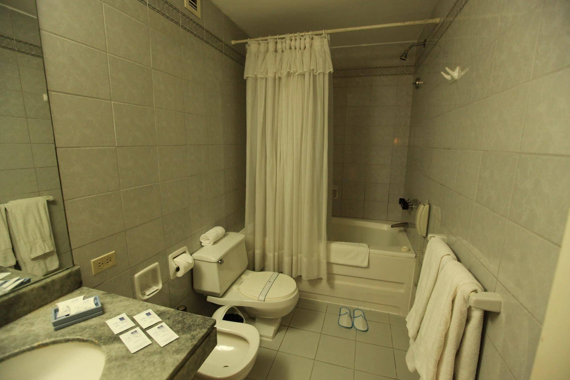 Suites Plaza Las Flores Lima Exterior foto